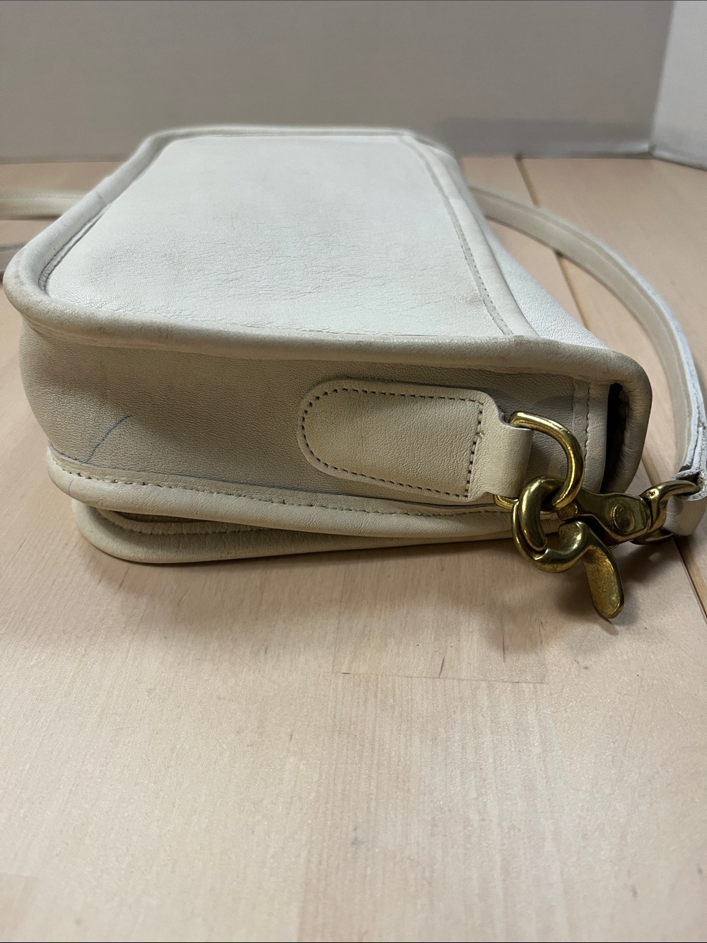 Vintage Cream Ivory Leather Coach Purse Bag with Brass Hardware No. 0952-325 - Picture 7 of 16